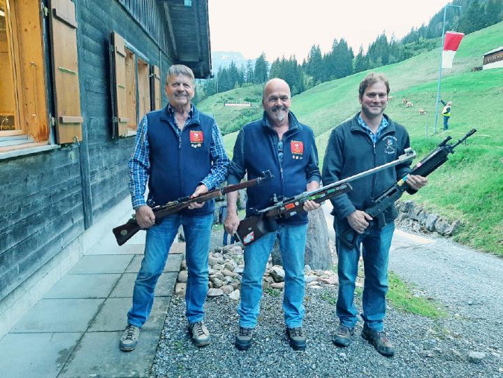 Die Sieger des Einzelwettschiesens: v.l. Ueli Würsten, Dani Reichenbach und Heinz Würsten. FOTO: ZVG Die Sieger des Einzelwettschiesens: v.l. Ueli Würsten, Dani Reichenbach und Heinz Würsten. FOTO: ZVG