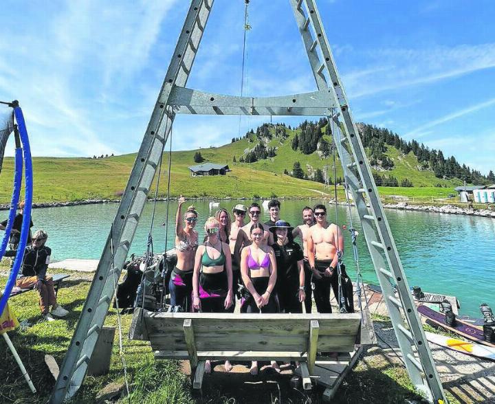 Nichts ist unmöglich: Wassersport mitten in den Bergen. Das Wakeboarden auf dem Hornberg begeisterte. FOTOS: ZVG
