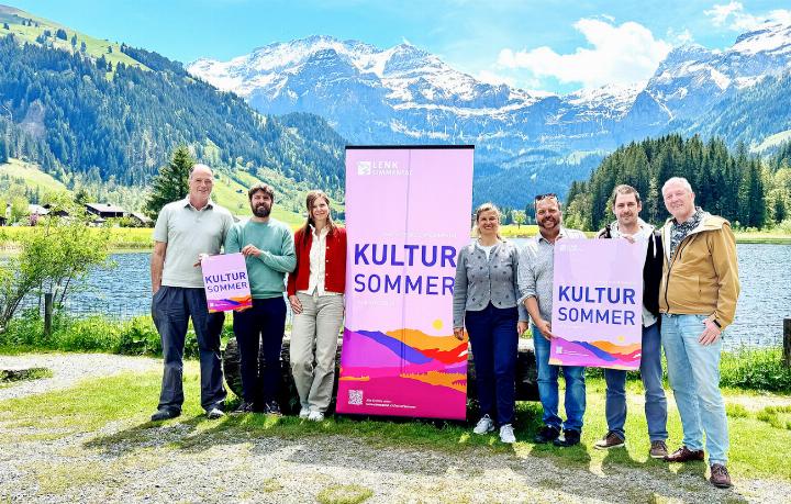 V.l. Reto Zürcher (Mittsommerfestival am Simmenfall), Björn Thoma (Simmentaler Festival Lenk), Eva Maria Ebner (Stiftung Kulturförderung Lenk), Helena Galanakis (Lenk-Simmental Tourismus), André Brunner (Jazz Tage Lenk), Michel Jenny (Volks- & Schlagerfestival St. Stephan) und Oliver Zolin (Das Zelt & neues Kulturhaus Kreuz usw.). FOTO: ZVG