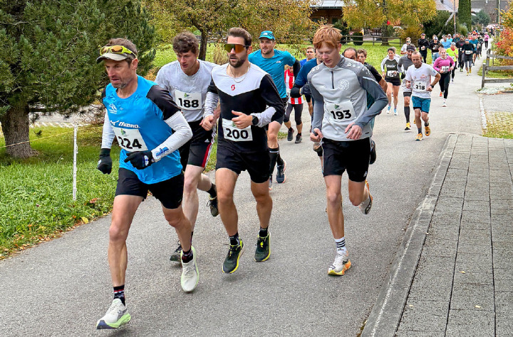 Start der Erwachsenenkategorien der Herren… FOTOS: HANS BETTLER