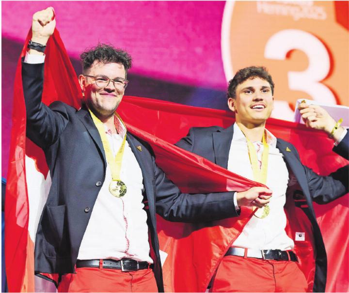 Leonardo Soares Sousa (links) und sein Teampartner freuen sich über Gold.