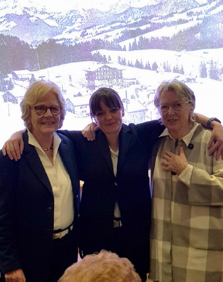 Die drei Erzählerinnen: (v.l.) Heidi von Siebenthal-Spozio, Rebecca Buchs-Wehren und Elisabeth von Siebenthal-Wild. FOTO: EUGEN DORNBIERER-HAUSWIRTH