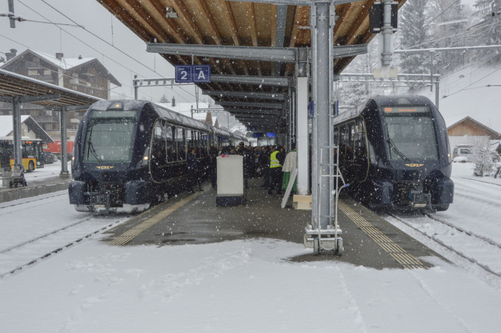 Zwei Goldenpass-Express-Züge bei der Einweihung im Dezember 2022. (Foto: AvS)