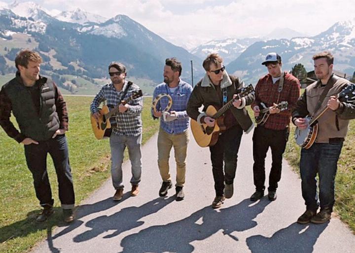 Am dritten Saaner Proms-Konzert spielt die einheimische Band «SchoccoRocco». FOTO: ZVG
