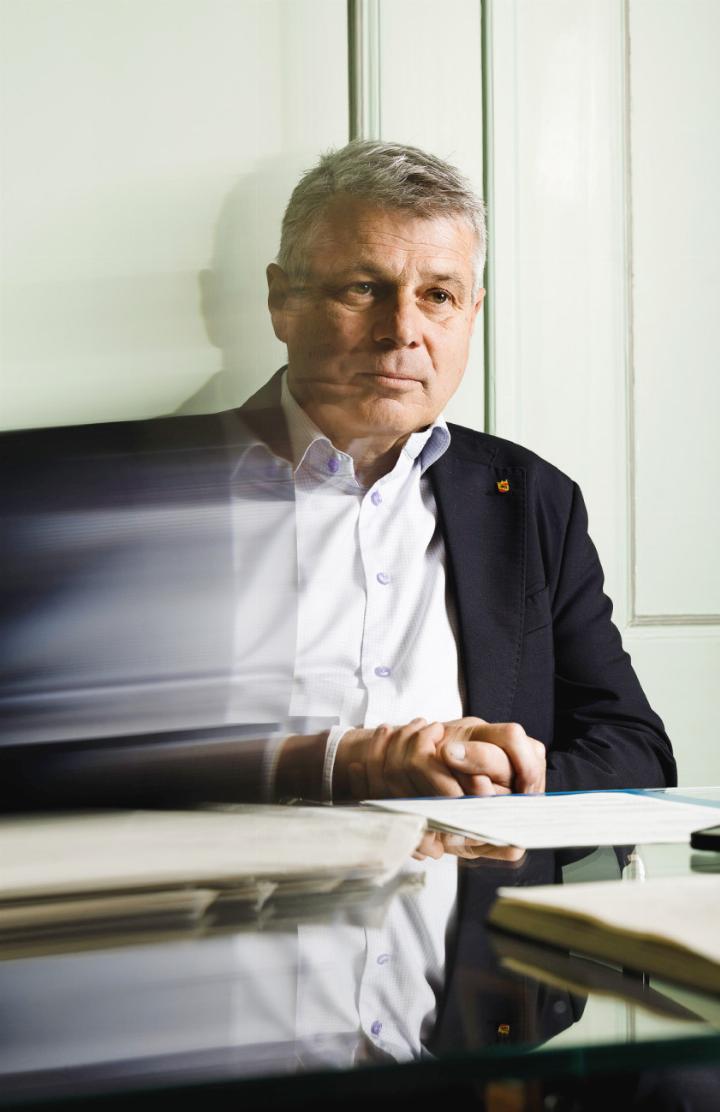 Regierungsrat Christoph Ammann steht der
Wirtschafts-, Energie- und Umweltdirektion vor.  FOTO: NIK EGGER