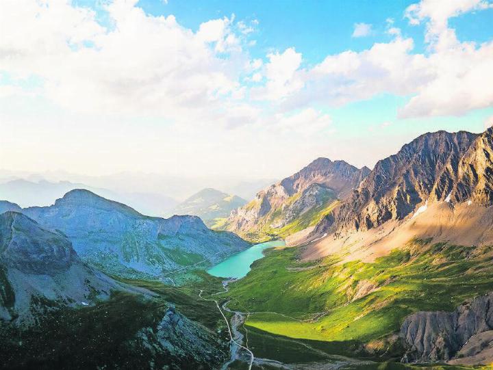 Am Samstag, 15. Juni öffnet die Luftseilbahn Sanetsch für die Sommersaison.