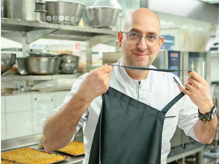 Bellevue-Starchef Francesco De Bartolomeis sagt «ciao» und wechselt ins The Alpina.   FOTO: ZVG