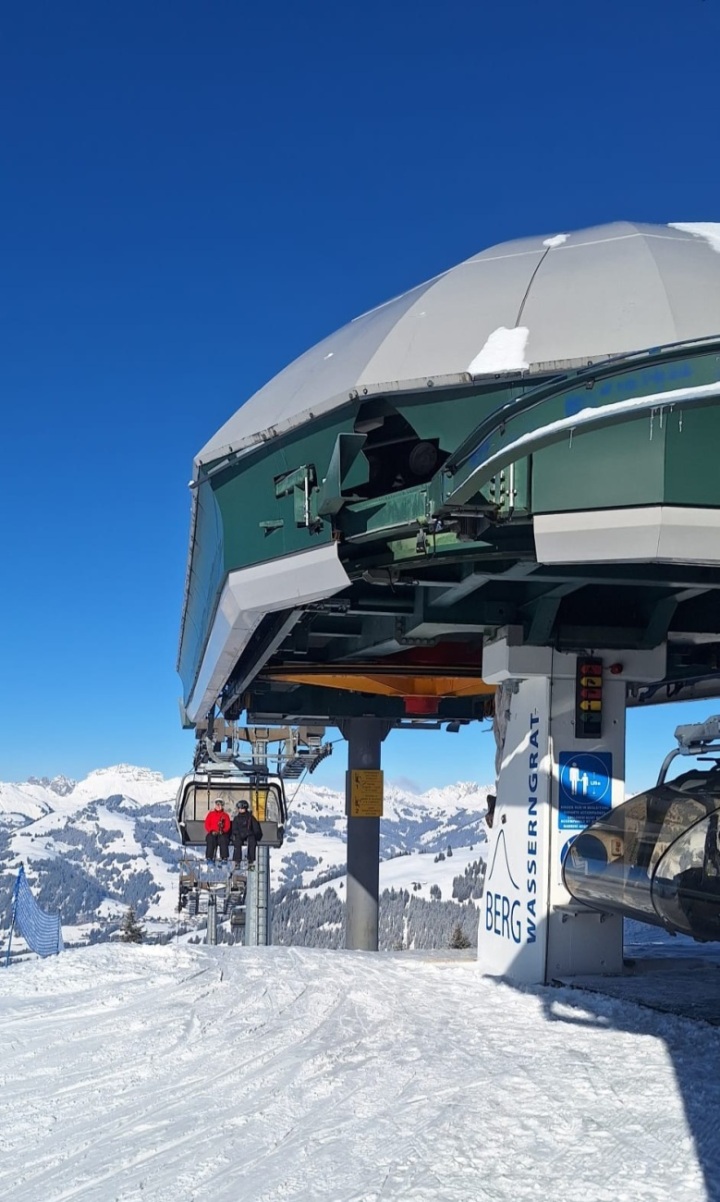 Für die Evakuierung wurde die Sesselbahn im Rückwärtslauf zur Talstation gefahren. (Foto: Ivo Paroni/ Wasserngrat-Bahn) Für die Evakuierung wurde die Sesselbahn im Rückwärtslauf zur Talstation gefahren. (Foto: Ivo Paroni/ Wasserngrat-Bahn)