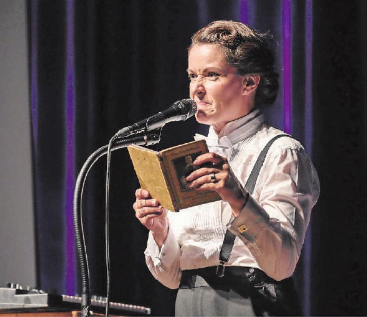 Das Frölein Da Capo erzählt humorige Episödali aus ihrem schampar spannenden Leben. FOTO: ROBERTO CONCIATORI