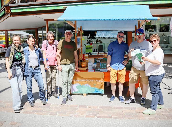 Quiz, Gespräche und eine «wachsende Karte» regten am Stand in Zweisimmen zum Nachdenken an.
