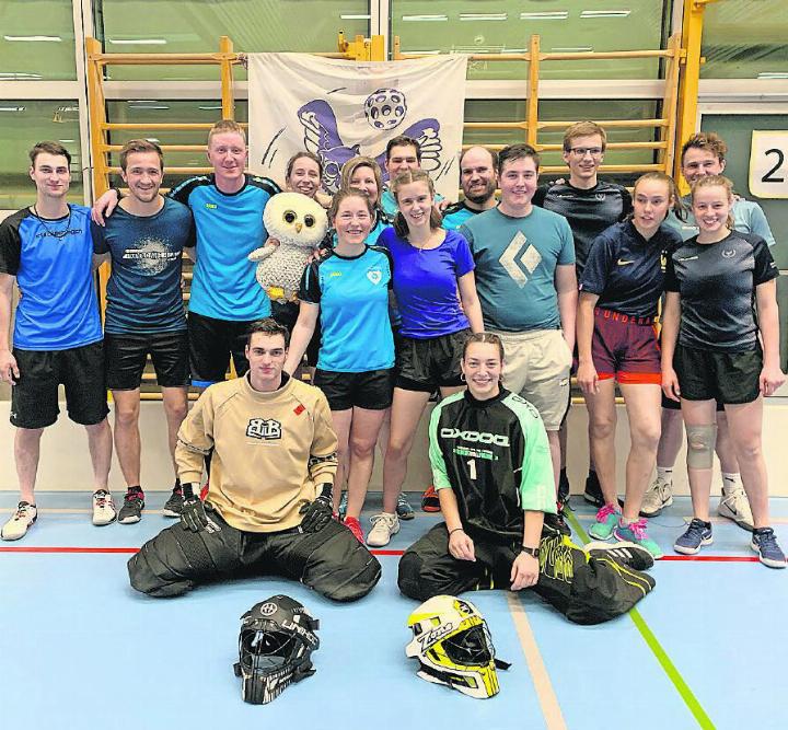 Die Unihockeyteams des TV Saanen-Gstaad. FOTO: VALÉRIE NYDEGGER