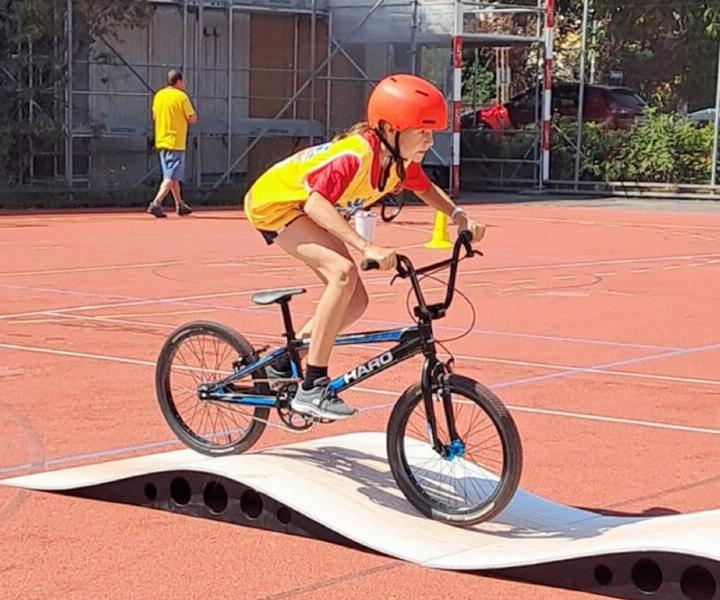 In Action beim BMX-Parcours.