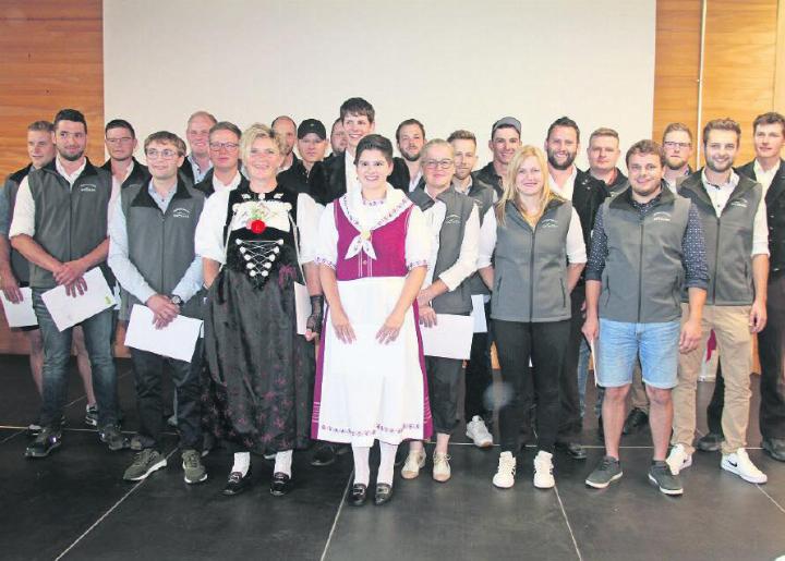 Die Absolventinnen und Absolventen der höheren Fachprüfung zu Meisterlandwirten. FOTO: ZVG