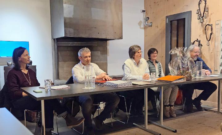 Der Vorstand des Heimatwerks Saanen: v.l. Dana Berchten, Herbert Walker, Eveline Mösching, Anita Zmoos und Marcel Burri.