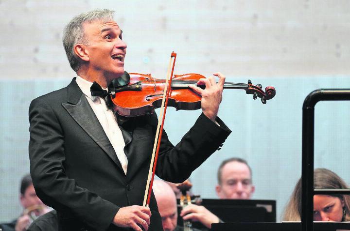 Stets mit einem Lächeln im Gesicht begeisterte Gil Shaham das Publikum im Festivalzelt.