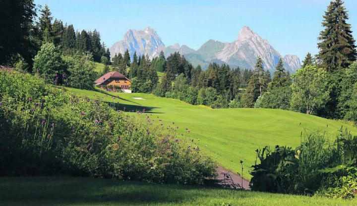 Der Golfclub Gstaad-Saanenland bietet Schnupperkurse an. FOTO: ZVG