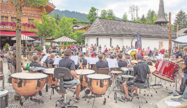 Die Seeländer Jugend Brass Band gab in Gstaad ein Konzert. FOTOS: JOCELYNE PAGE