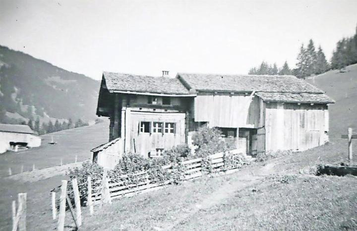 Die einstige Jugendherberge «Mürni» im Turbach mit dem Weg, wo heute die Strasse durchführt.