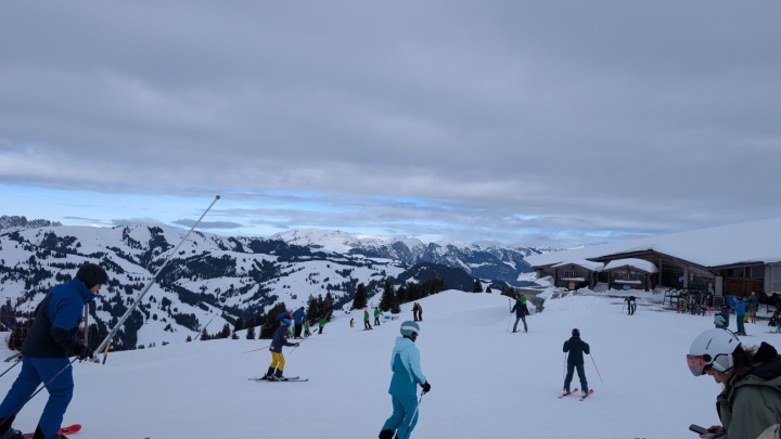 Trotz des grossen Andrangs haben sich die Gäste auf den Pisten gut verteilt. Foto: Sonja Wolf