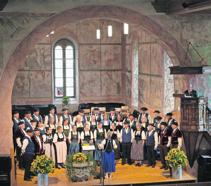 Die 40 Sängerinnen und Sänger begeisterten das Publikum in der Kirche Saanen. FOTOS: VRENI MÜLLENER