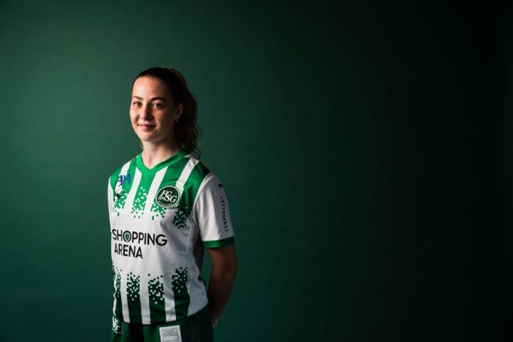 Die Saanerin Sina Hauswirth startet beim FC St. Gallen in der Axa Women’s Super League durch. FOTO: MANUEL EICHMANN