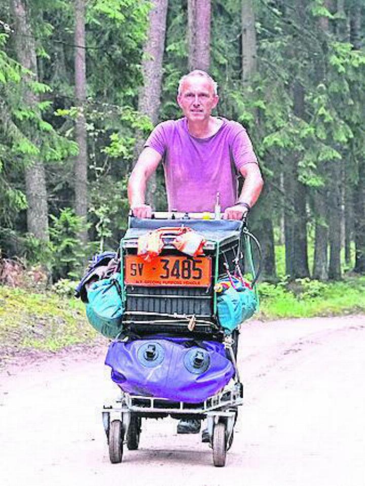 Christian Zimmermann mit seinem Einkaufswagen. FOTO: ZVG