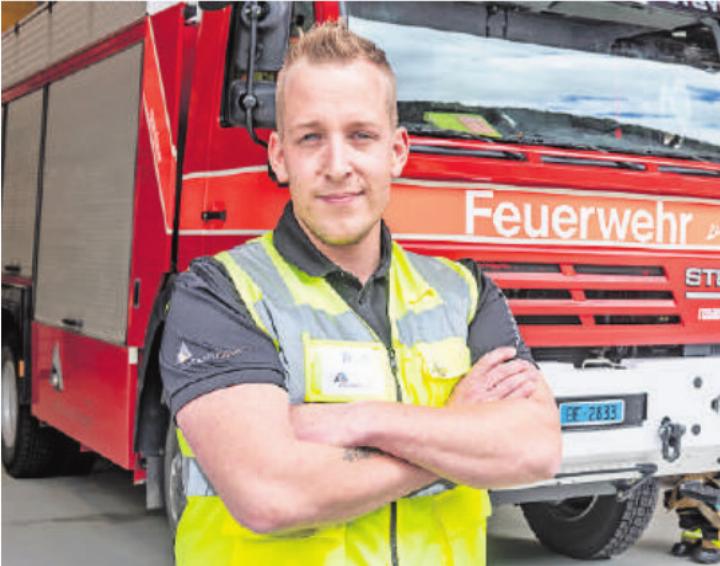 Weil Nico auch ein grosses Interesse an Feuerwehrbelangen mitgebracht hat, ist er heute «Firecat», also Zuständiger für die Brandbekämpfung, am Gstaad Airport.