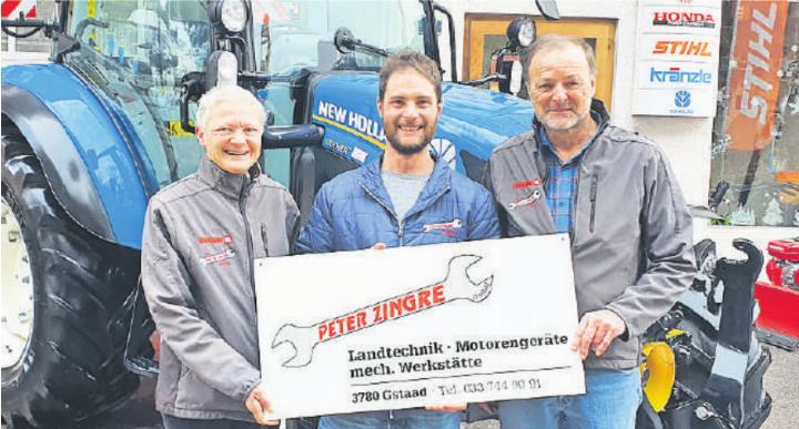 Der neue Besitzer und Betriebsleiter Sandro Romang, flankiert von Gisela und Peter Zingre. FOTO: ZVG Der neue Besitzer und Betriebsleiter Sandro Romang, flankiert von Gisela und Peter Zingre. FOTO: ZVG