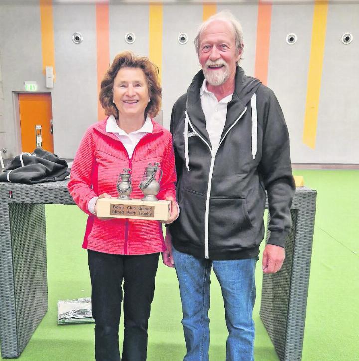 Die strahlenden, erfolgreichen und verdienten Titelverteidiger Susanne Perreten und Martin Siegenthaler.