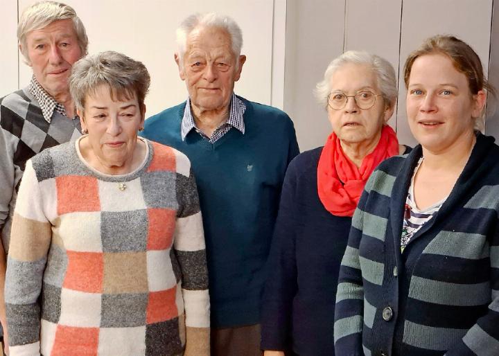 V.l. Hans-Ruedi Baumberger, Erika Brand, der Sieger Hans Schopfer, Verena Zwahlen und Rebekka Ballif-Brand. FOTO: UELI MÜLLER