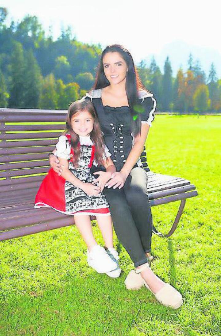 Scherenschnitt-Dirndl FOTO: ZVG