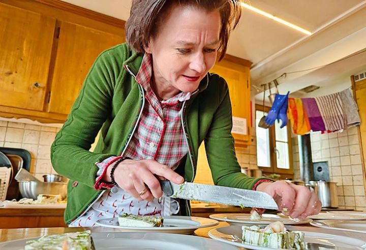 Köchin Astrid Keyser in ihrem Element. FOTO: ZVG