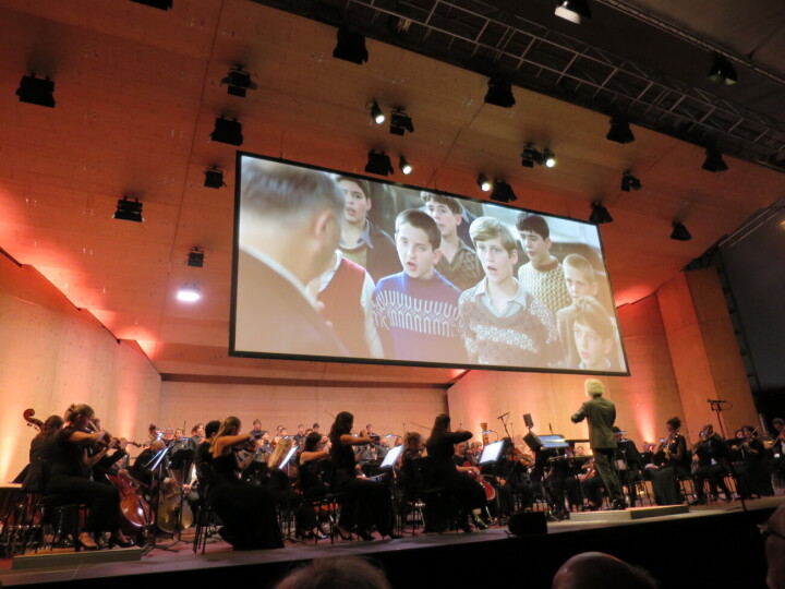 «Les Choristes» in Gstaad mit rund 100 Mitwirkenden – ein Highlight! Foto: Erich Binggeli