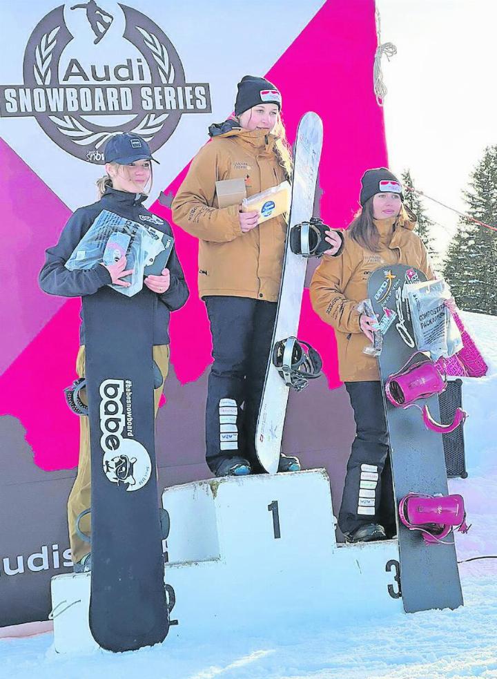 Mia Hauswirth (links) platzierte sich zwischen der Siegerin Noelia Frey (Mitte) und Leana Baettig auf Rang 3. FOTO: ZVG