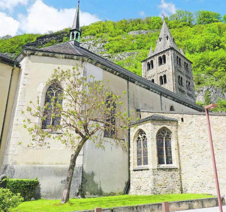 Die 515 gegründete Abtei Saint-Maurice ist das älteste, durchwegs besiedelte Kloster des Abendlandes und beherbergt den wichtigsten schweizerischen Kirchenschatz mit den Reliquien des heiligen Märtyrers Mauritius sowie der Thebäischen Legion. FOTOS: MARTIN GURTNER-DUPERREX