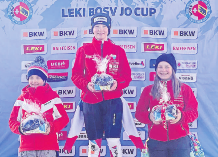 Lya Oehrli feierte ihren zweiten Sieg neben der Zweitplatzierten Julia Suter (Hausen am Albis) und Joela Walker (rechts) auf Rang 3 wie… FOTOS: ZVG