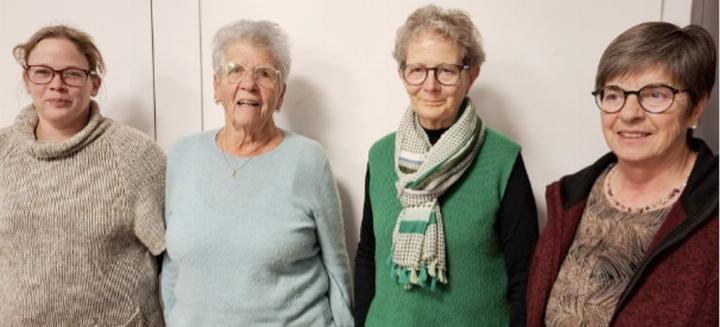 V.l. die Jassorganisatorin Rebekka Ballif-Brand, die Zweitplatzierte Annemarie Reuteler, Siegerin Esther Weissen und auf dem dritten Platz Christine Haldi.