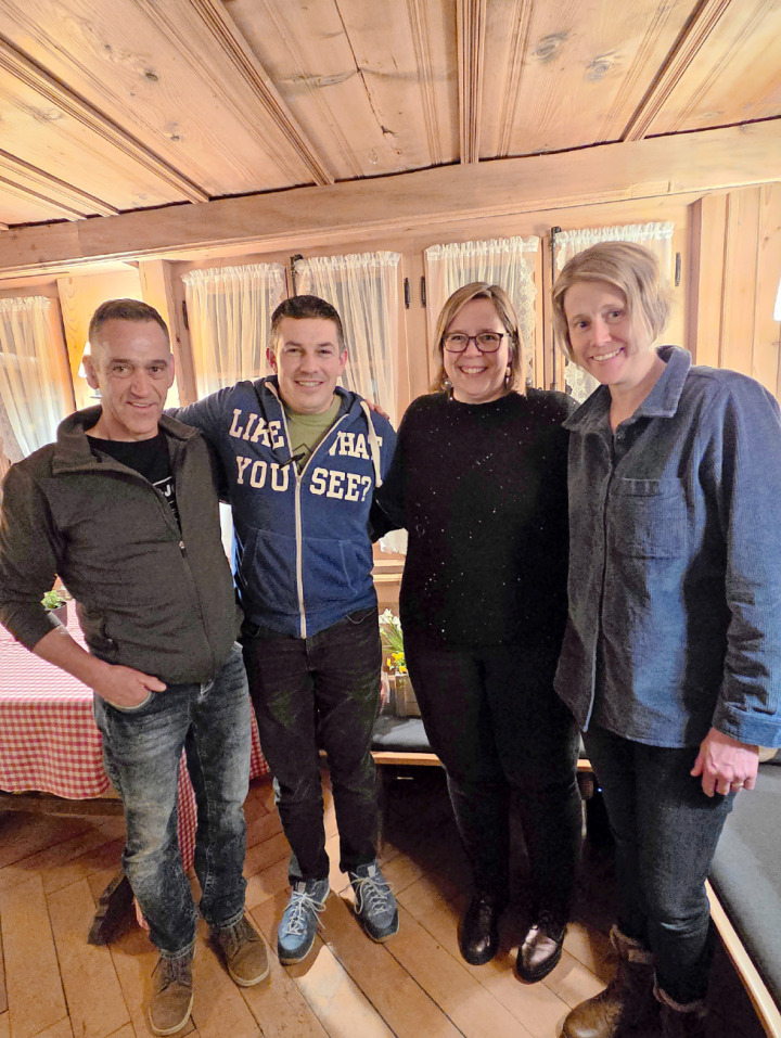 Der Vorstand der Dorforganisation Gsteig-Feutersoey: v.l. Franz Reichenbach, neu; Thomas Oehrli, neu; Miriam Oehrli, Rücktritt; Cornelia Walker, Präsidentin. FOTOS: EUGEN DORNBIERER-HAUSWIRTH