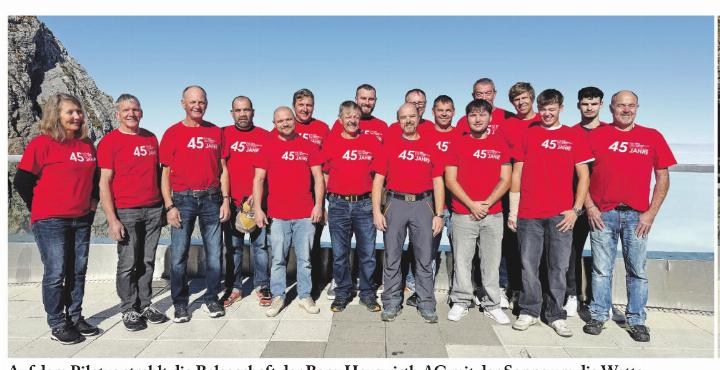 Auf dem Pilatus strahlt die Belegschaft der Benz Hauswirth AG mit der Sonne um die Wette.
