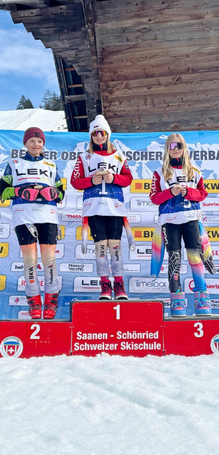 Foto links: 1. Rang Lena von Siebenthal, 3. Rang Jil Haldi.