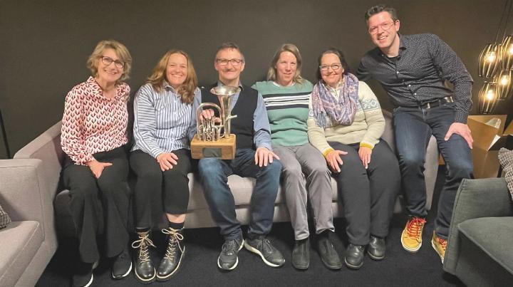 Der MGG-Vorstand bis vor der GV: v.l. Franziska Nydegger, Susanne Lanz, Marcel Romang (übergibt das Präsidium an Andreas Aellen), Monika Brand, Marjolein Aellen (übergibt an Sandra Burri) und Philipp Reber. Der MGG-Vorstand bis vor der GV: v.l. Franziska Nydegger, Susanne Lanz, Marcel Romang (übergibt das Präsidium an Andreas Aellen), Monika Brand, Marjolein Aellen (übergibt an Sandra Burri) und Philipp Reber.