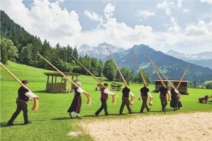 Erinnerung an ein sommerliches Jodlerfest an der Lenk und in St. Stephan. FOTO: WEMOTION