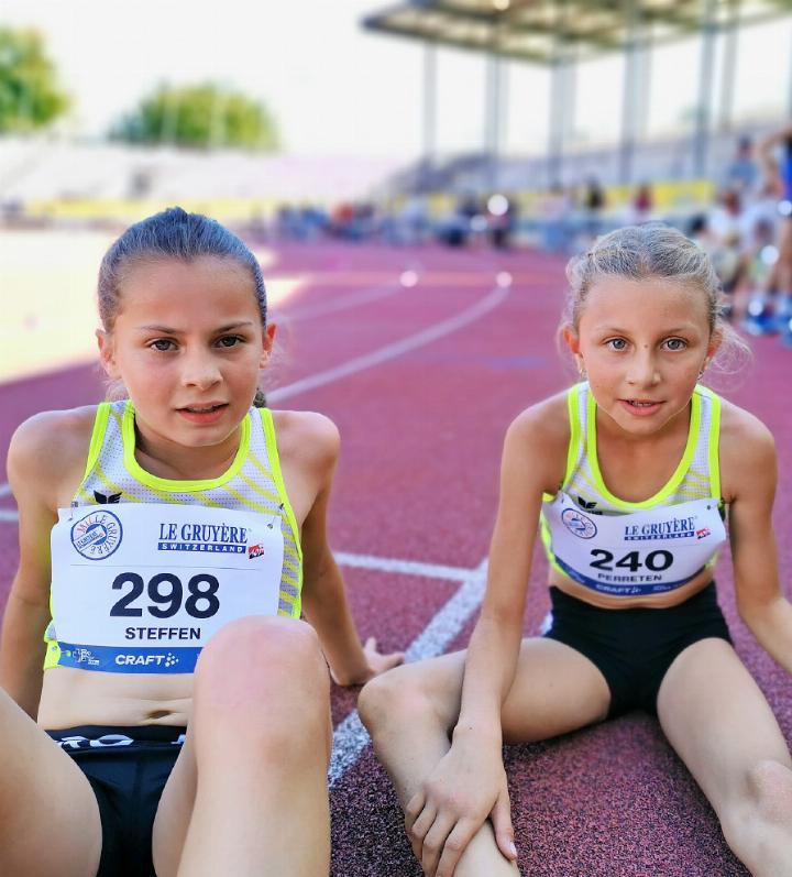 Joelle Steffen und Maelle Perreten im Ziel. FOTOS: ZVG