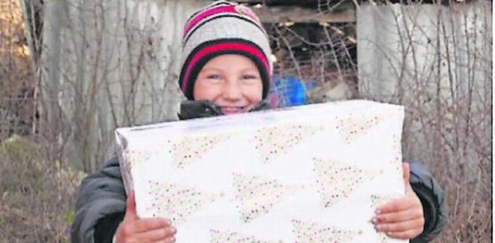 Oleg, das Kind auf dem Weihnachtspäckli-Flyer. FOTO: ZVG