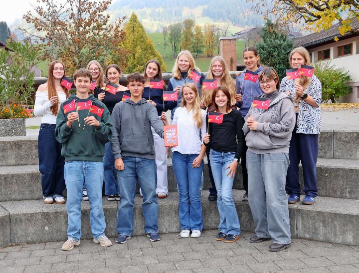 Die Klasse 28s fragte sich bei der Lektüre von «Geliebte Mutter», wie viel man als Mensch ertragen kann, bevor man zerbricht. FOTO: ZVG Die Klasse 28s fragte sich bei der Lektüre von «Geliebte Mutter», wie viel man als Mensch ertragen kann, bevor man zerbricht. FOTO: ZVG