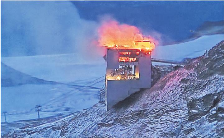 Was den Brand im September 2022 auf dem Glacier 3000 verursacht hat, ist nach wie vor nicht zweifelsfrei geklärt. FOTO: ARCHIV/ZVG