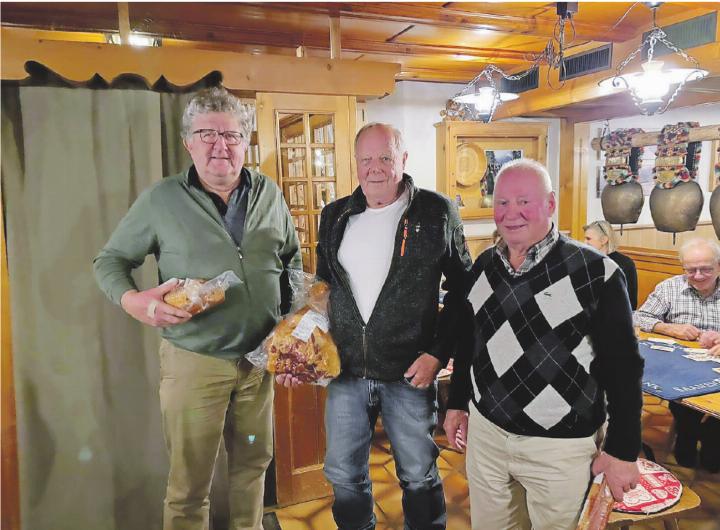 Hans Zeller (2. Platz), Walter Zingre (1. Platz) und Jakob Walker (3. Platz). FOTO: ZVG
