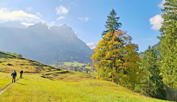 Herrliche Sicht Richtung Gsteig. FOTO: UELI MÜLLER