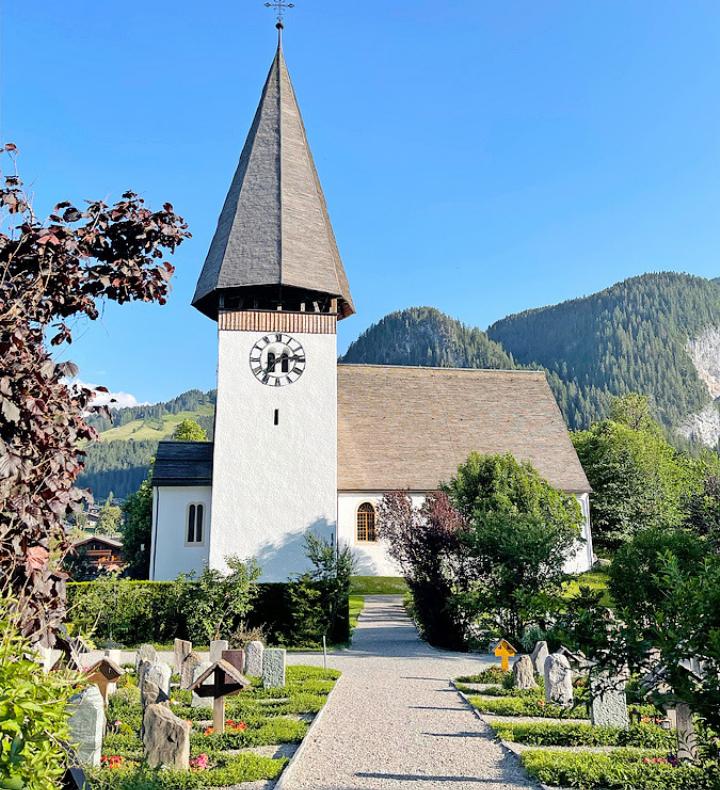 Am Samstag, 25. April, findet eine ökumenische Feier anlässlich derGrabaufhebung auf dem Friedhof Saanen statt.   FOTO: ZVG