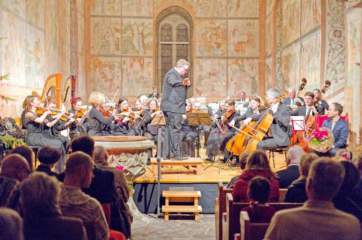 Das «Orchestra degli Amici» mit seinem Dirigenten Markus S. Bach.